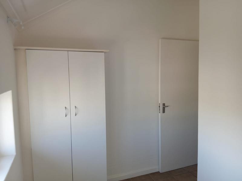 To Let 2 Bedroom Property for Rent in Uitzicht Western Cape
